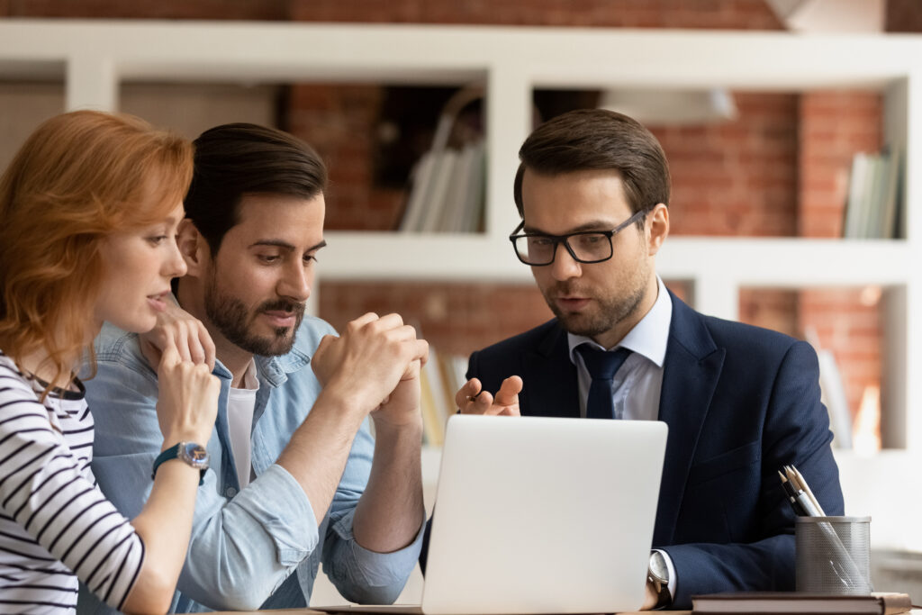 advisor-talking-to-bae-employees